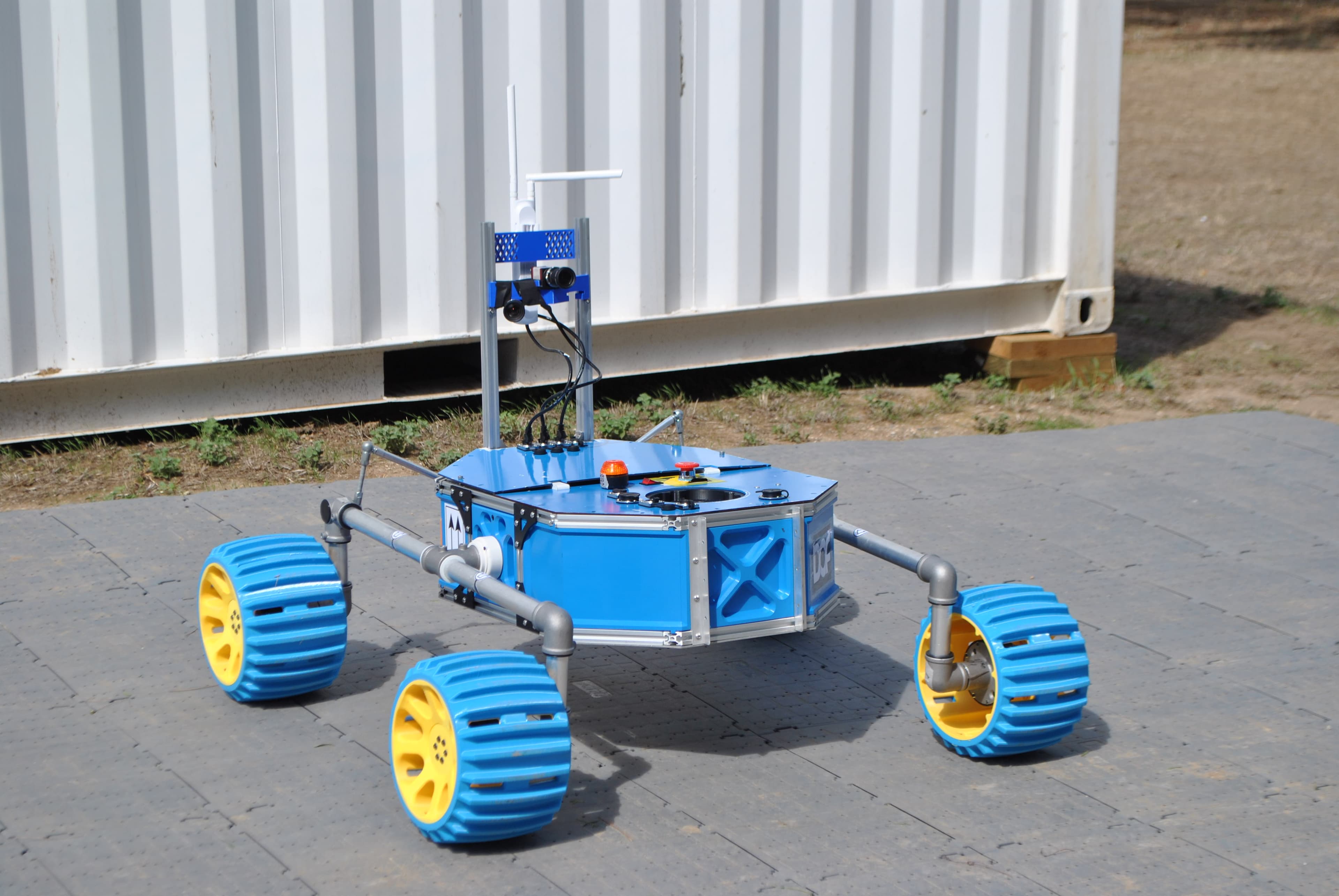 The WARP rover on the competition pad